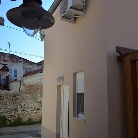 Ana Arbanasi * Zára