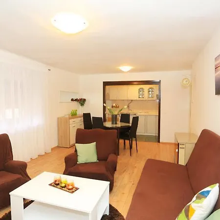 Ana Arbanasi * Zára